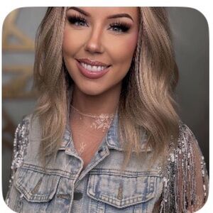 Nikki Oat Blonde Wig Chelsey Smith Crowns